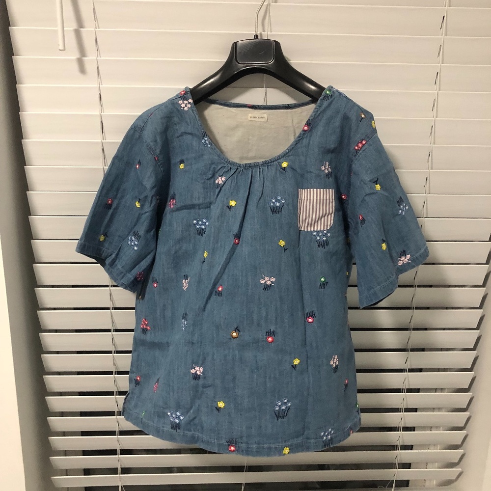 Denim Short-Sleeve Top Blue with Flower Embroidery Patterns